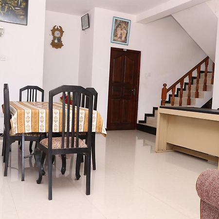 Hotel Whitehouse Тисамахарама Екстериор снимка
