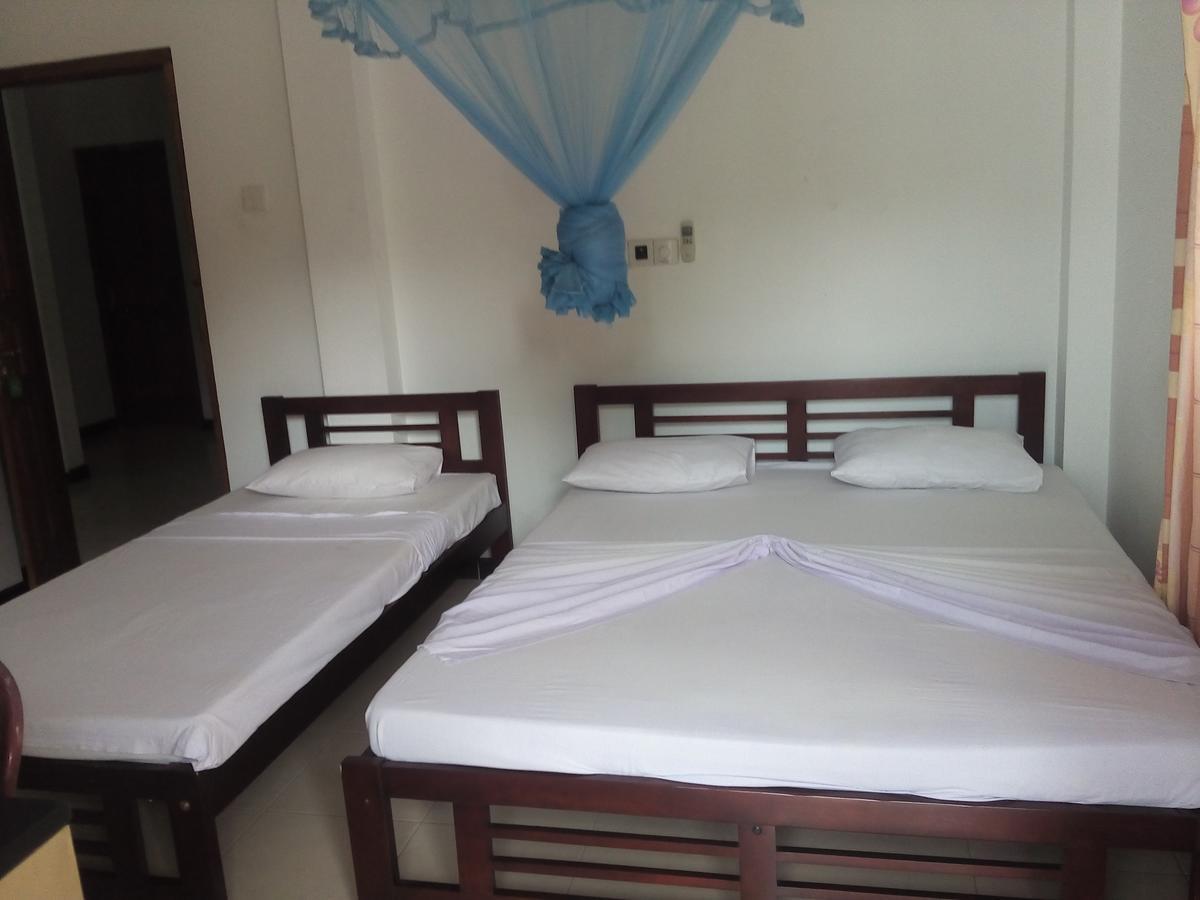 Hotel Whitehouse Тисамахарама Екстериор снимка