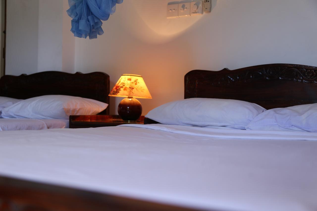 Hotel Whitehouse Тисамахарама Екстериор снимка
