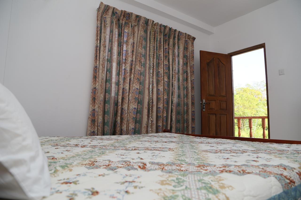 Hotel Whitehouse Тисамахарама Екстериор снимка
