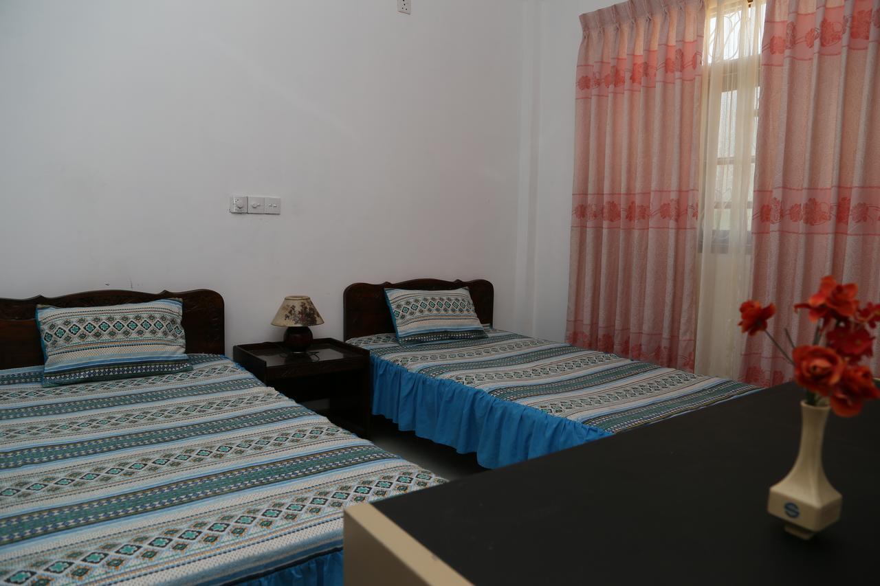 Hotel Whitehouse Тисамахарама Екстериор снимка