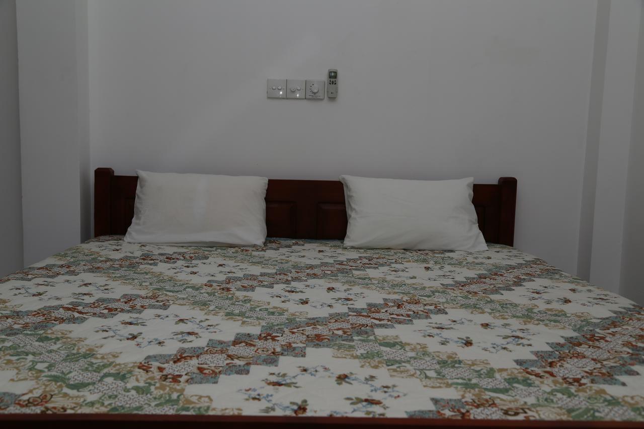 Hotel Whitehouse Тисамахарама Екстериор снимка