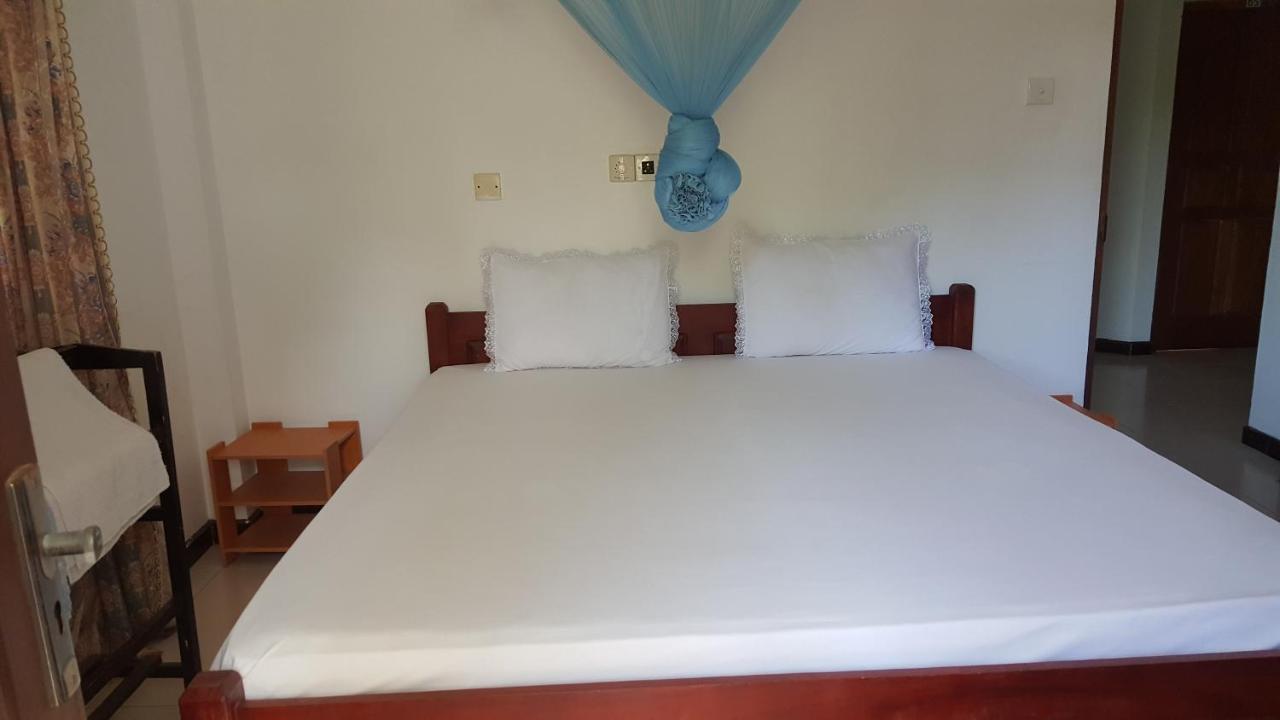 Hotel Whitehouse Тисамахарама Екстериор снимка